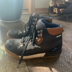 Hiking boots size 8